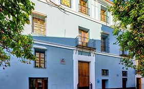 Palacio Del Siglo XVII Frente A Los Jardines De Murillo