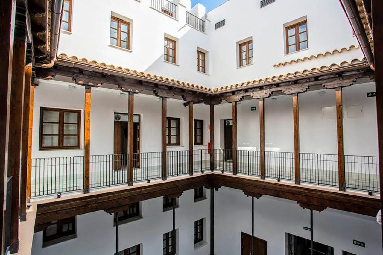 Palacio Del Siglo XVII Frente A Los Jardines De Murillo Séville Extérieur photo