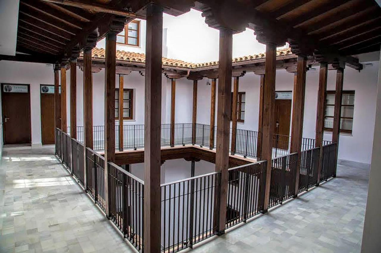 Palacio Del Siglo XVII Frente A Los Jardines De Murillo Séville Extérieur photo