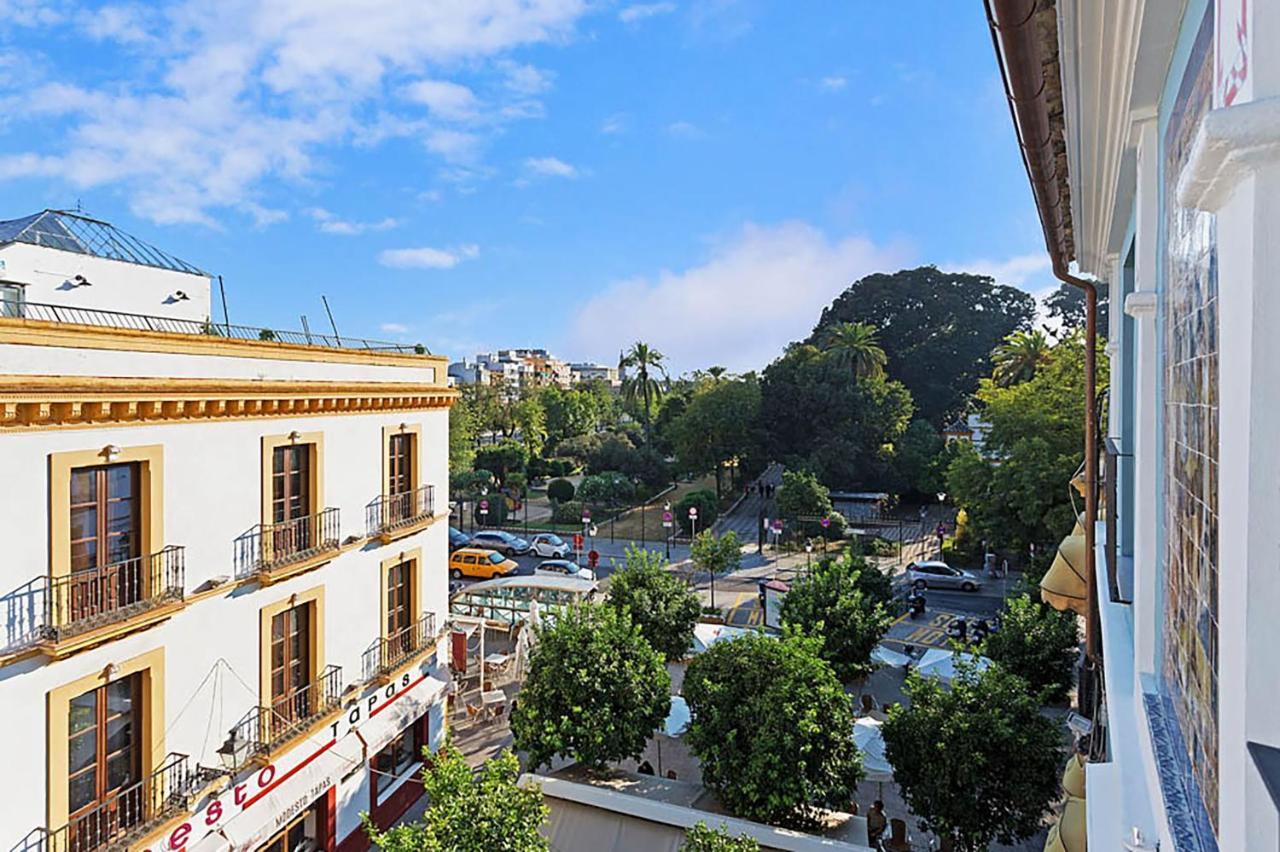 Palacio Del Siglo XVII Frente A Los Jardines De Murillo Séville Extérieur photo